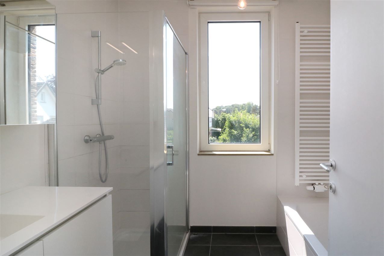 3 appartementen en 4 autostaanplaatsen foto 43