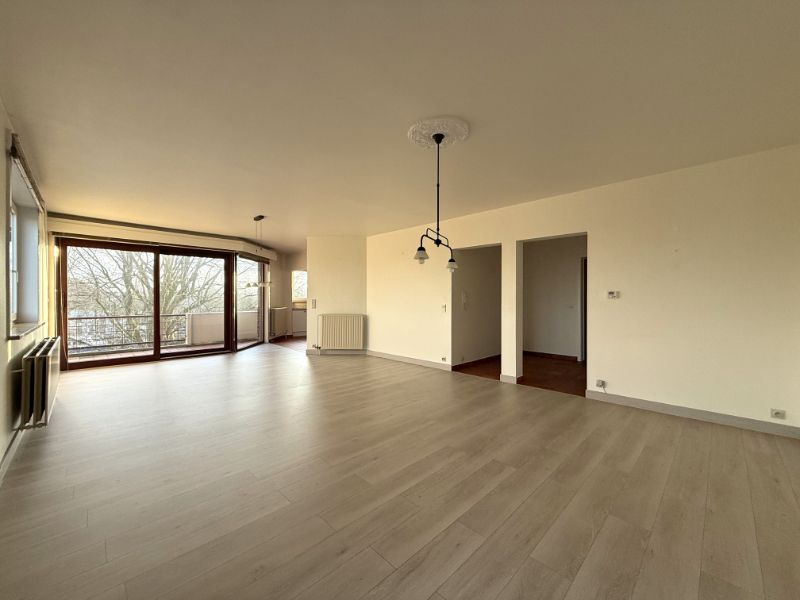 Rustig en zongeoriënteerd 3-slaapkamerappartement met terras en open uitzicht op water foto 5