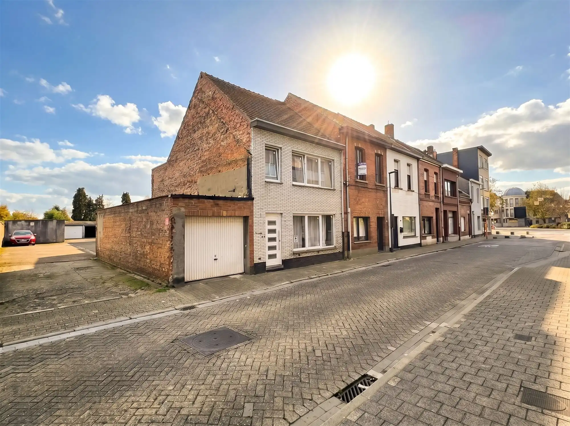 Gezinswoning met 4 slaapkamers en zonnige tuin foto 2