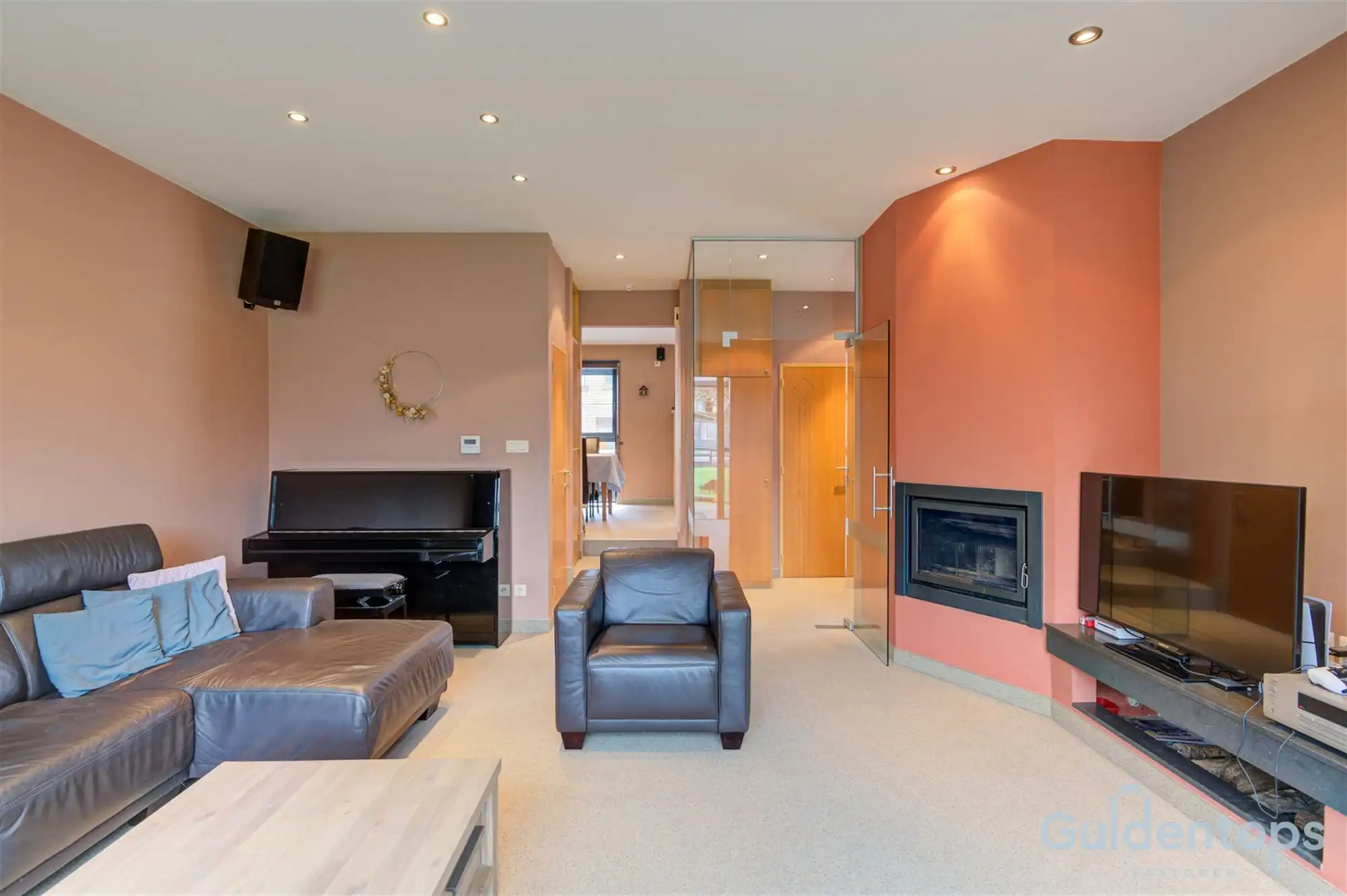 Zeer ruime instapklare half open woning foto 12