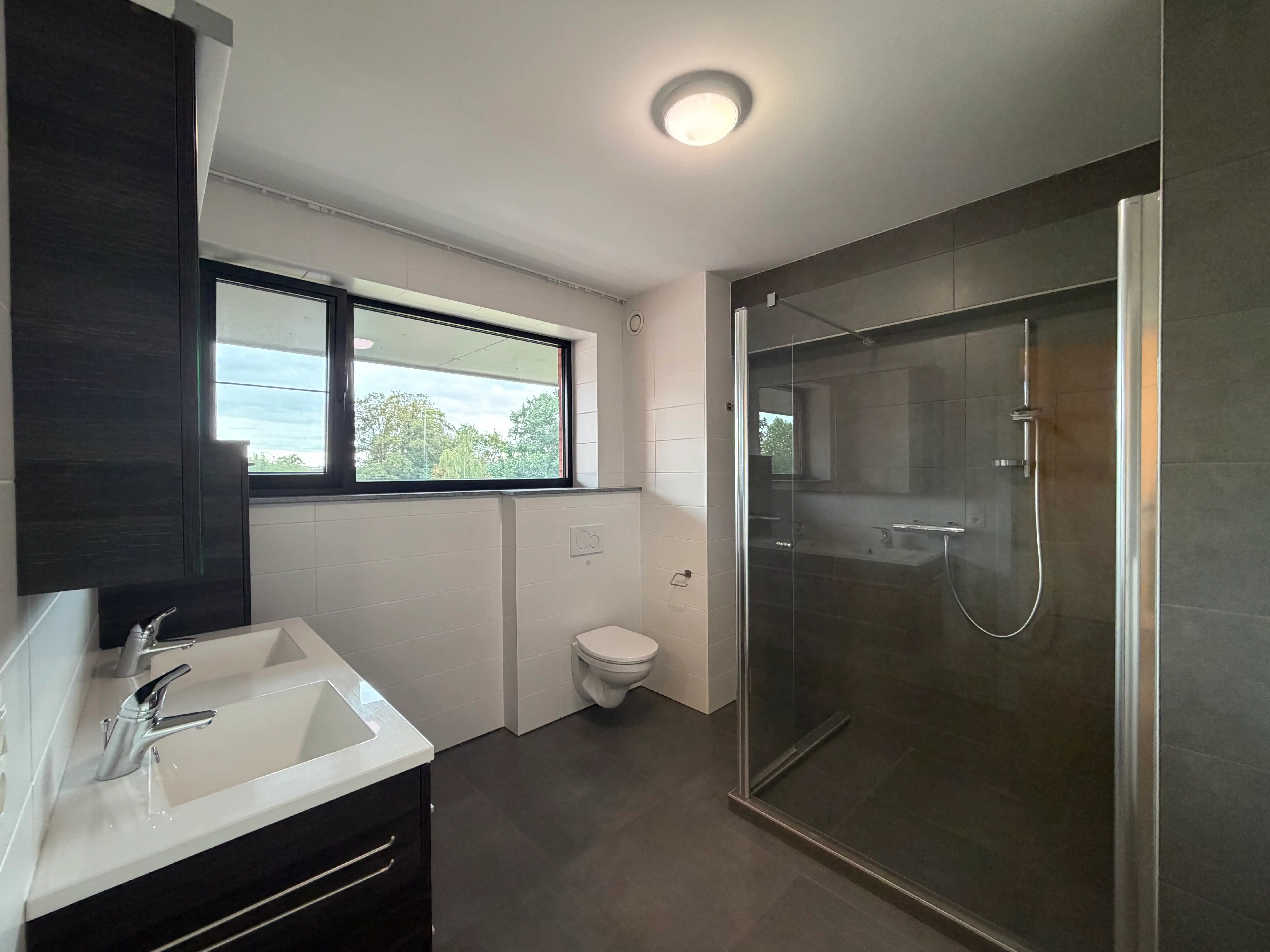 Instapklaar appartement met 2 slaapkamers en terras foto 9