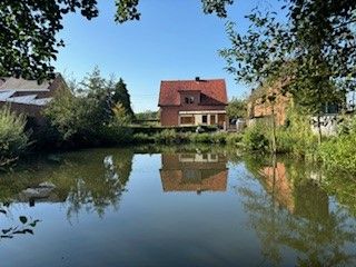 Landelijk gel woning OB met vijver foto 3