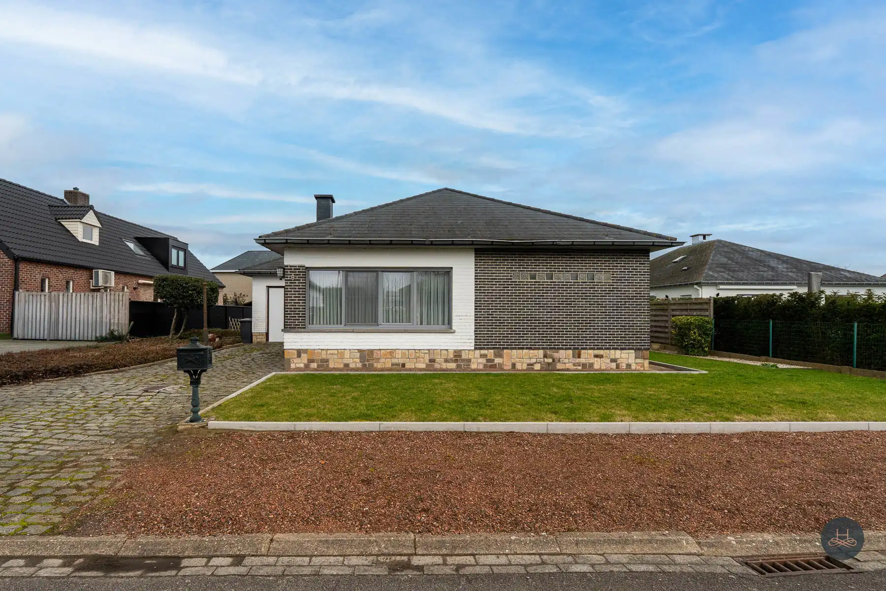 Hoofdfoto van de publicatie: Laagbouw villa vol potentieel