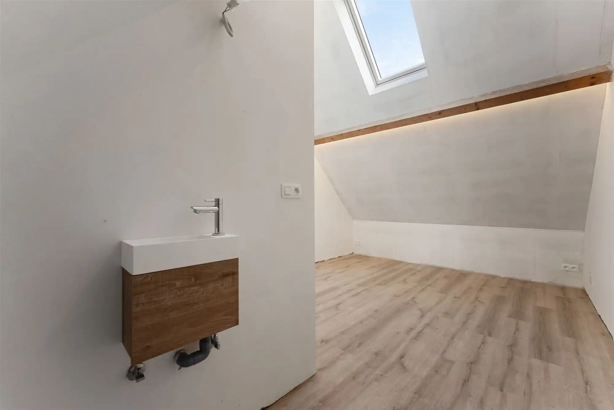 AF TE WERKEN RUIME WONING (222M²) MET 2 SLAAPKAMERS EN TUIN MET TUINKAMER OP 6A 81CA TE PAAL  foto 17