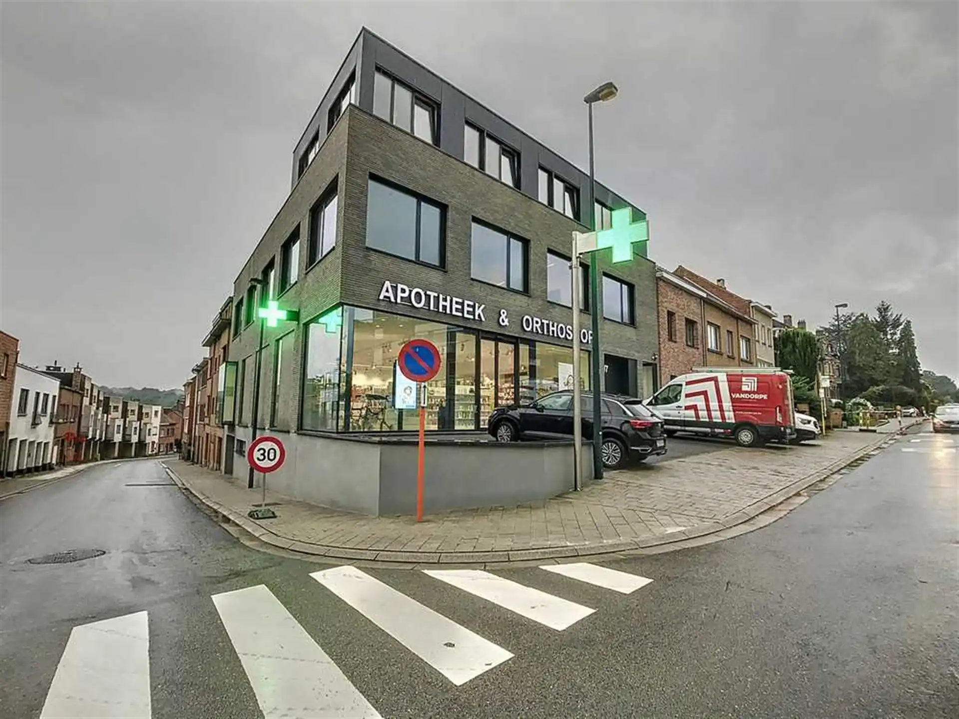 Moderne en lichtrijke praktijkruimte in nieuw gebouw foto 14