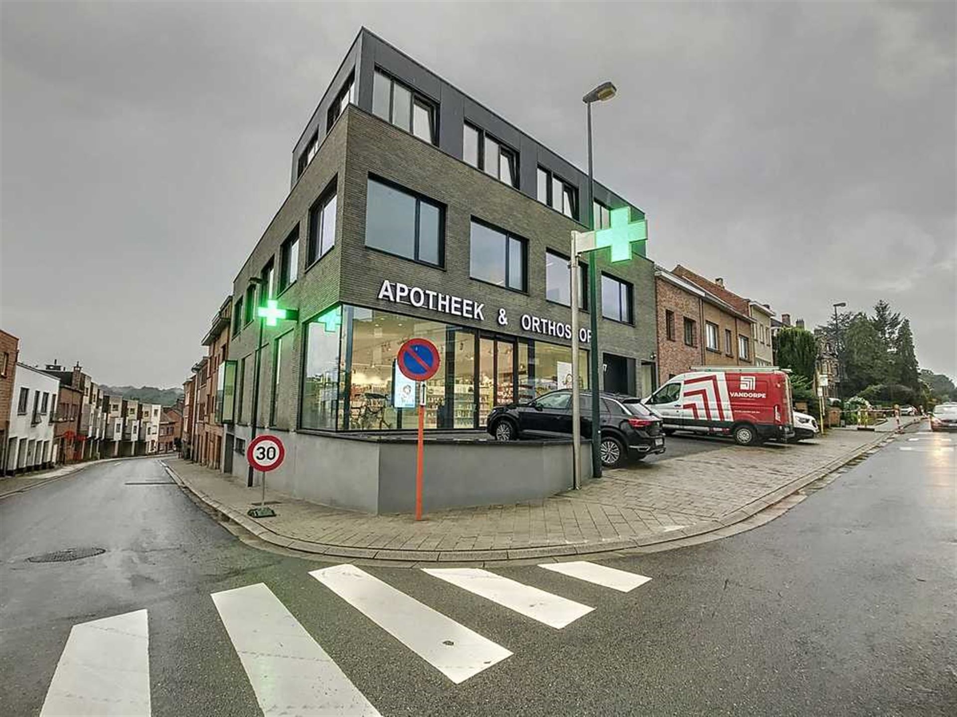 Moderne en lichtrijke praktijkruimte in nieuw gebouw foto 14