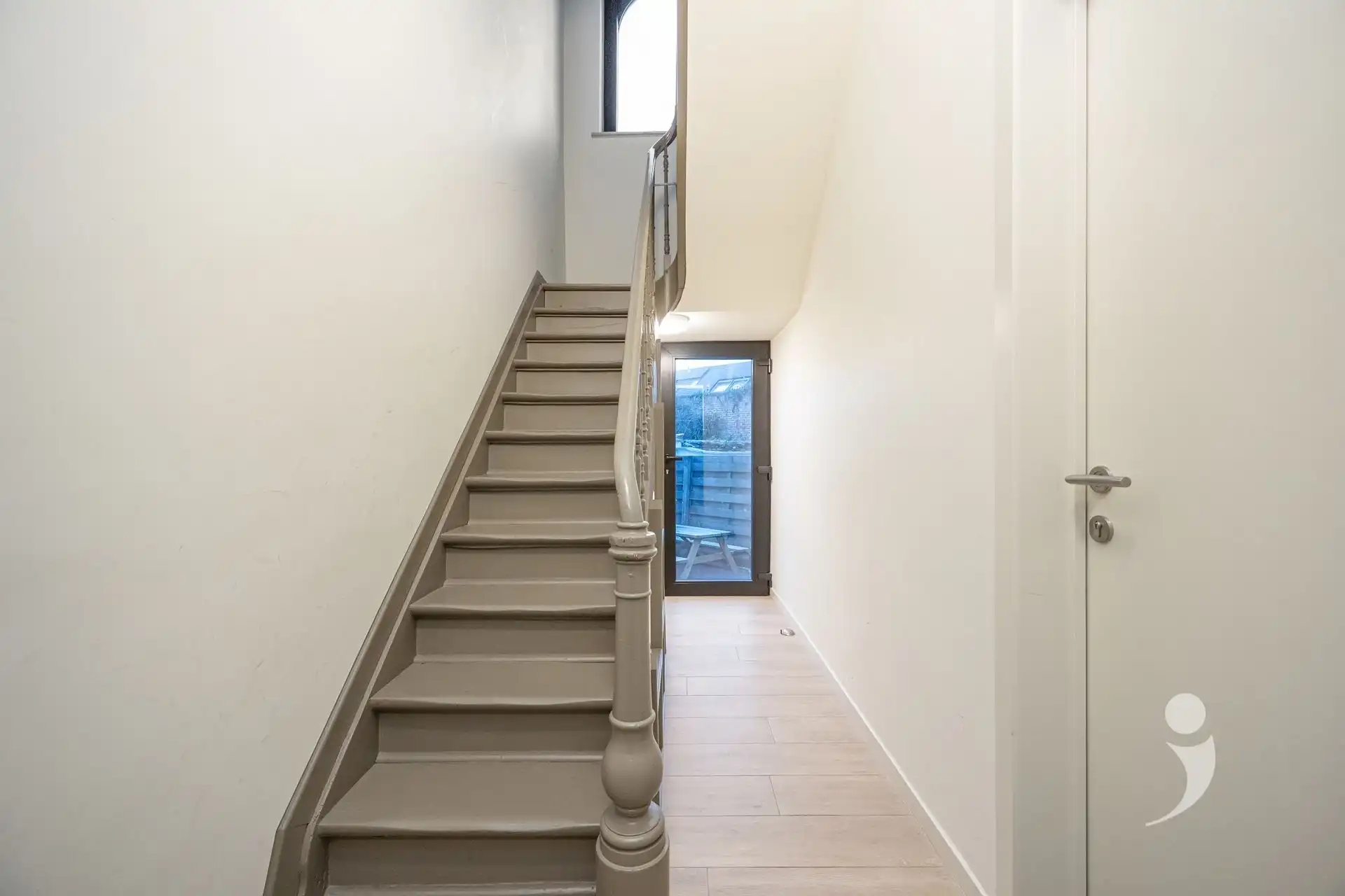 Opbrengsteigendom met 5 gerenoveerde studentenkamers foto 15