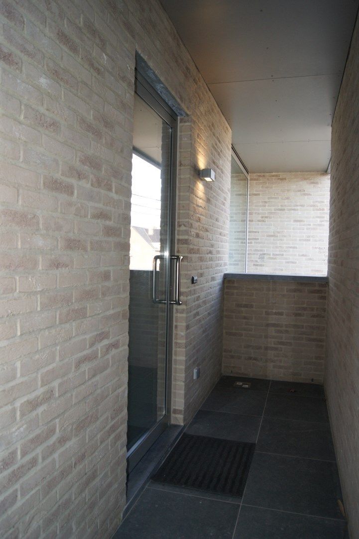 Lichtrijk 2-slp appartement (90 m²) met ruim zonneterras en autostaanplaats. foto 6