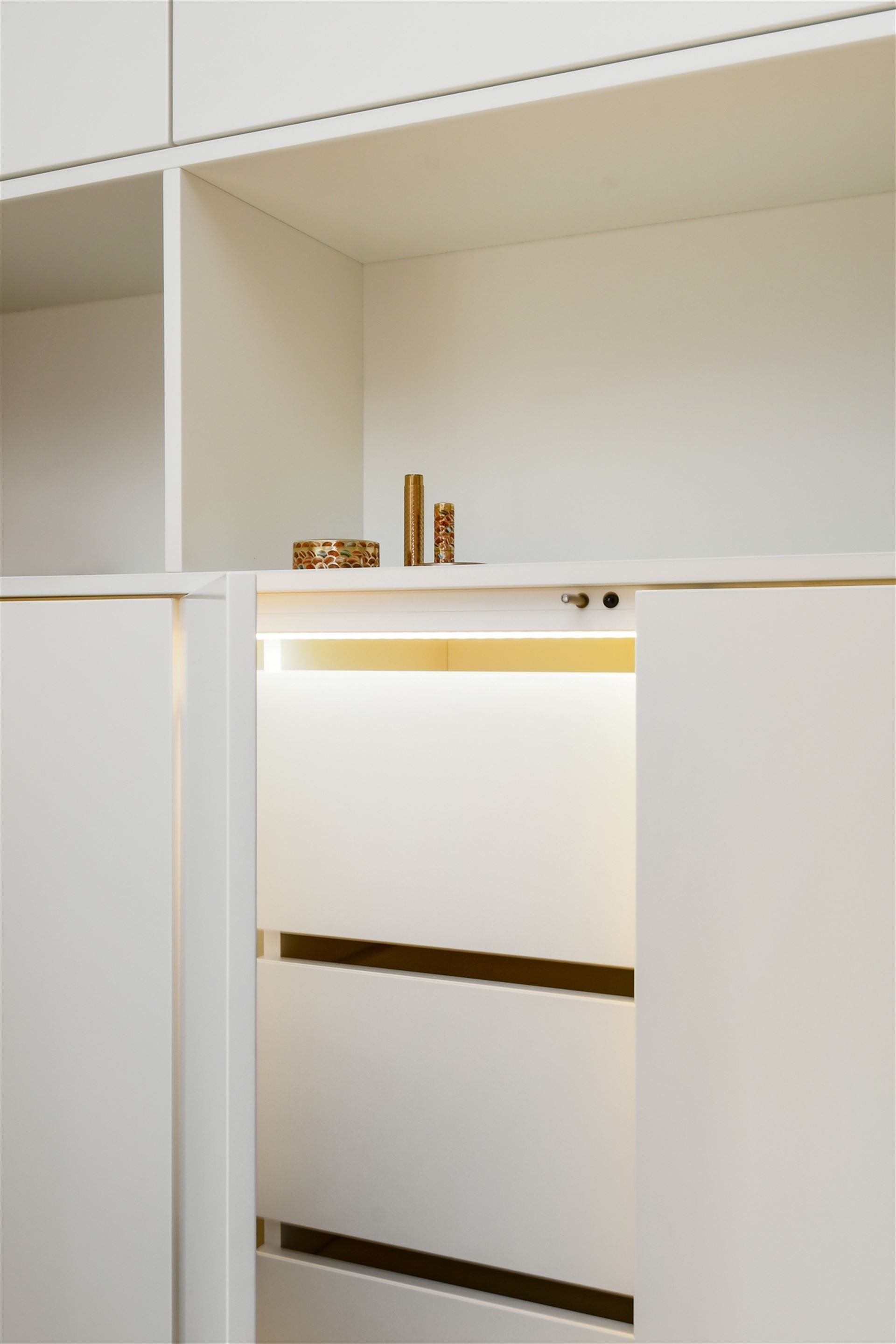 Luxueus en instapklaar appartement met 3 terrassen en ondergrondse garagebox in residentie “Leemhoek III” te Maaseik. foto 31