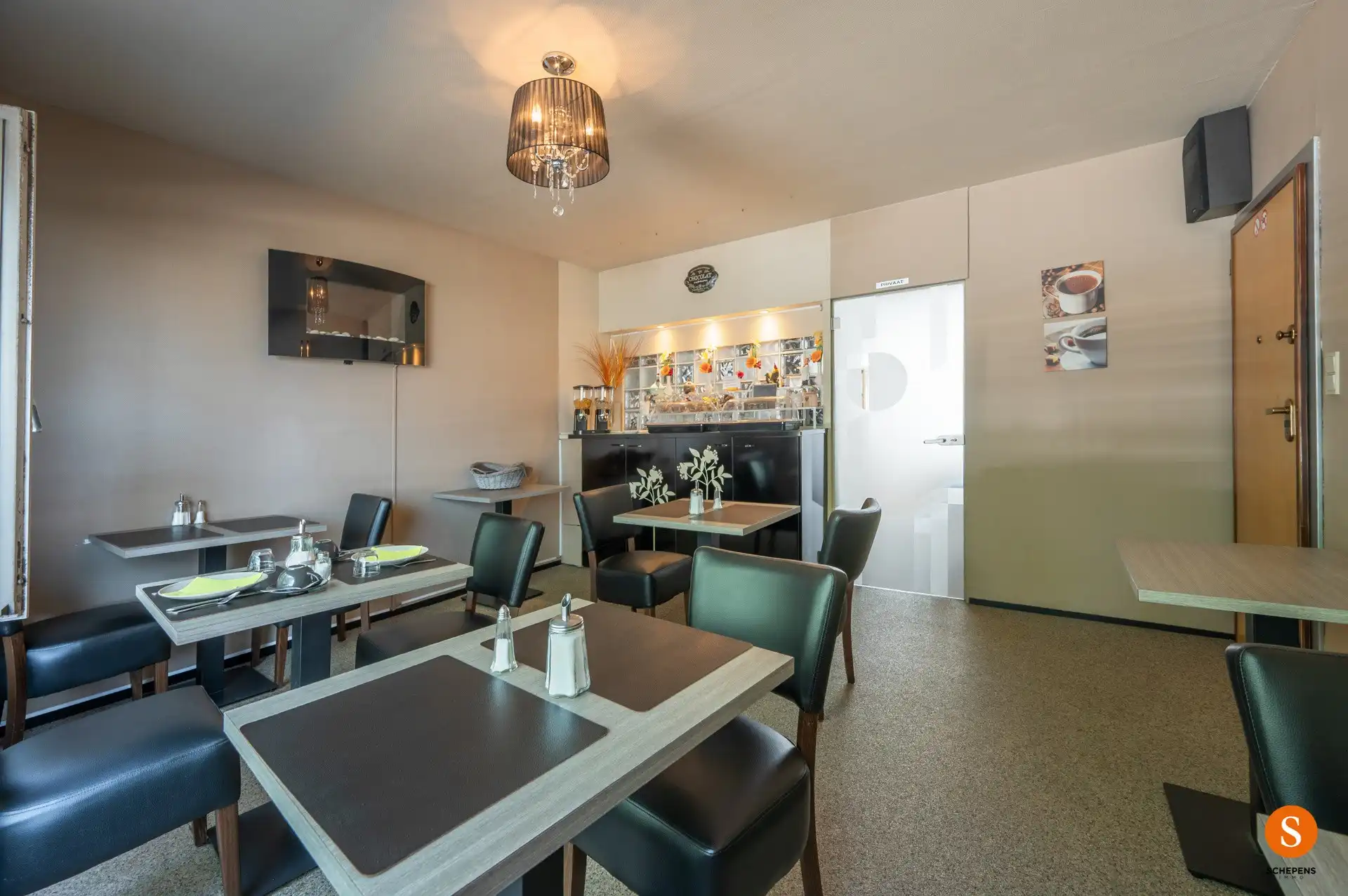 TE KOOP – Verhuurde B&B met 7 kamers én privé-woonst voor uitbaters in hartje De Haan. foto 3