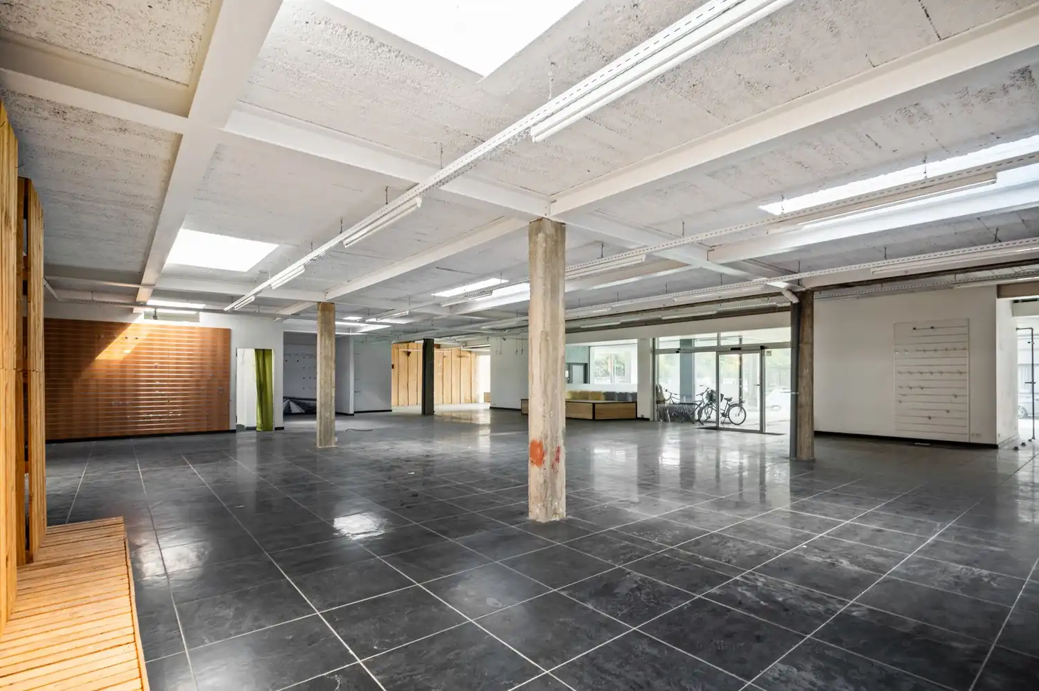Ruim handelspand van 458 m² met woonst, garage en tuin te Duffel foto 4