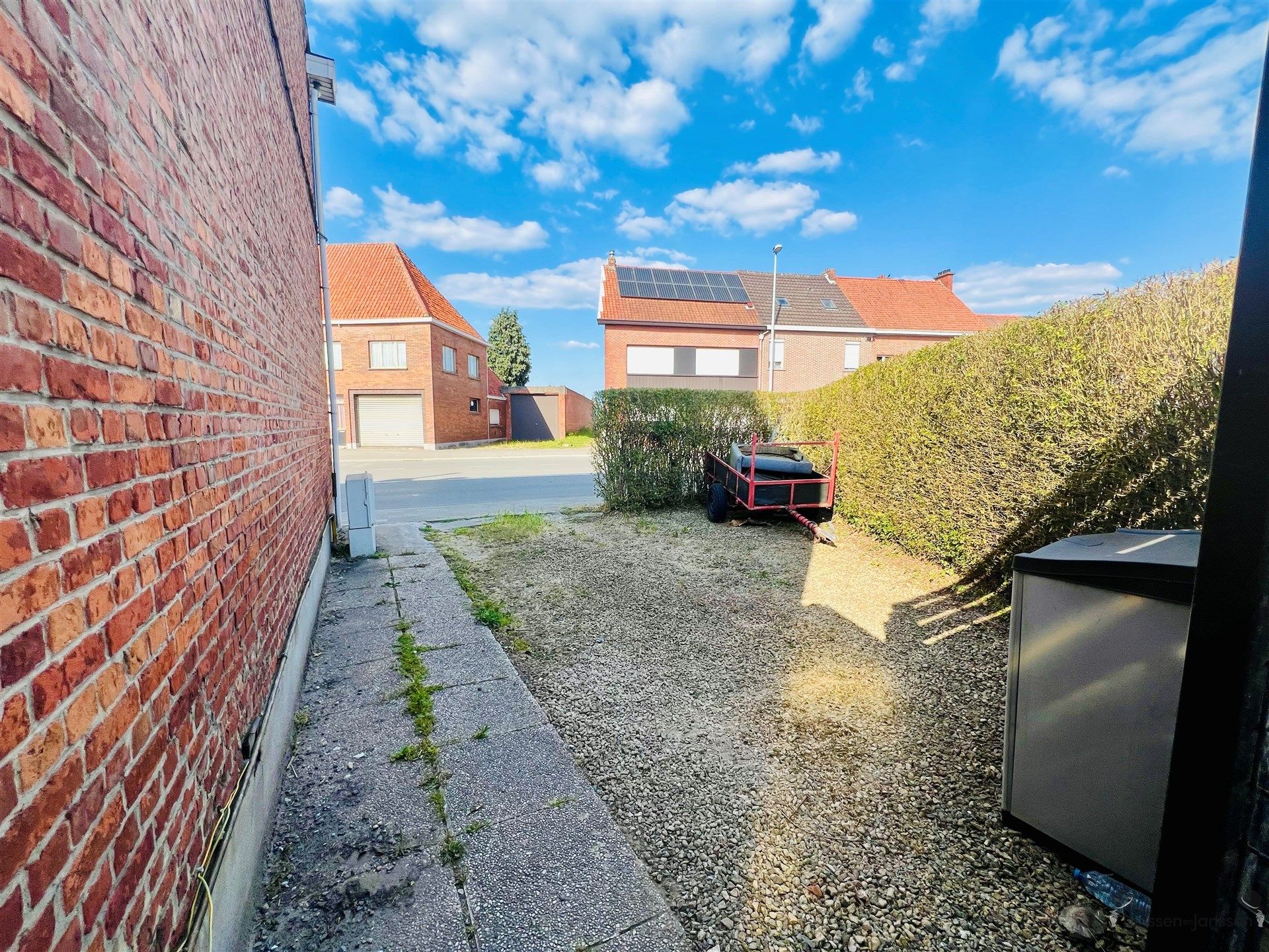 Te renoveren halfopen bebouwing met tuin foto 14