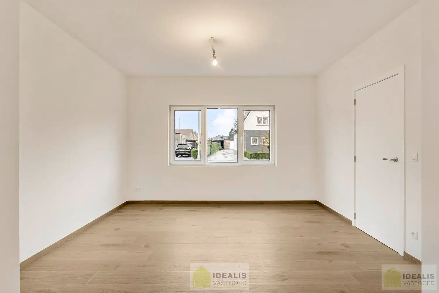 IDEALIS VASTGOED – Schitterend volledig vernieuwde woning met een heerlijke open leefruimte, luxe keuken, 3 ruime slaapkamers, twee badkamers én een ruime wasplaats! Dit heerlijke huis bevindt zich op een perceel van maar liefst 7a 94ca vlak bij het centrum van Eksel - EEN MUST VISIT! - foto 9