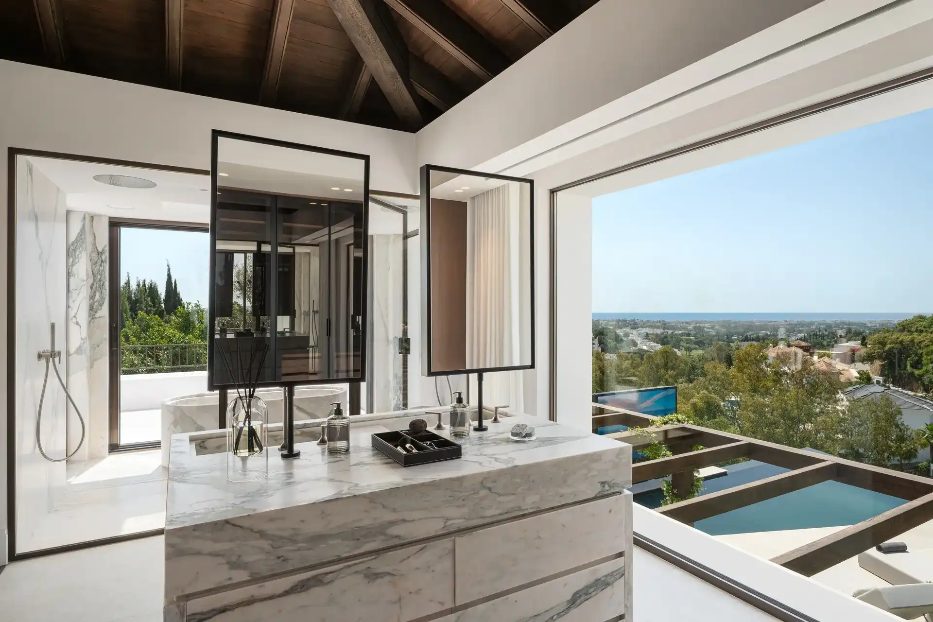 Architecturale topvilla met wellness en zeezicht in het exclusieve La Quinta foto 10