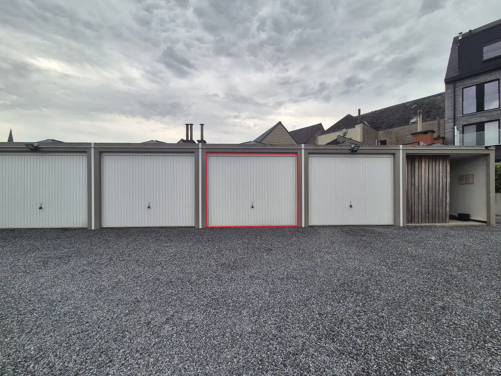 Gelijkvloers appartement met 2 slaapkamers, tuin en garage foto 11