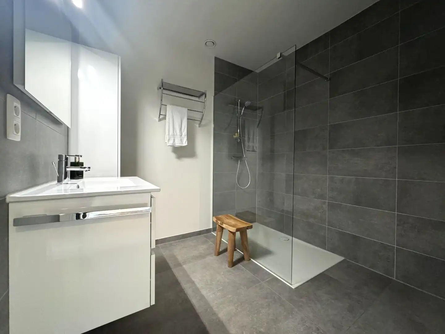 Nieuwbouwappartement met 2 slaapkamers én 2 terrassen te huur in Dilsen foto 7