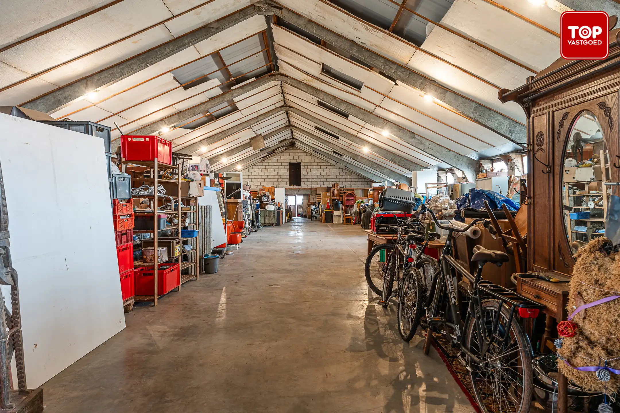 Te renoveren woning met enorme loods foto 23