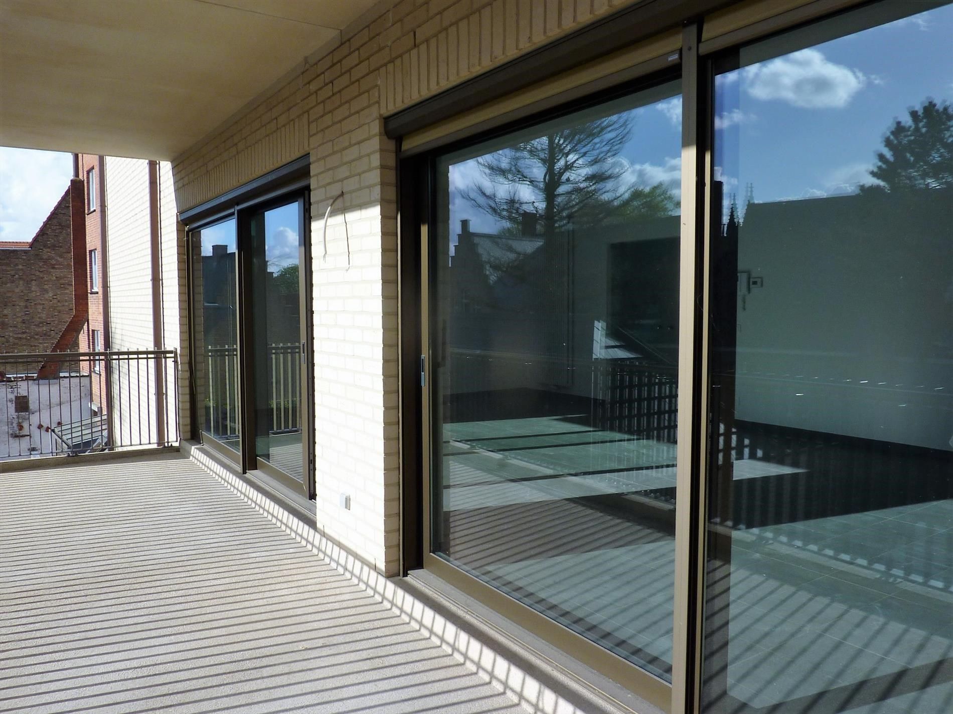 RUIM APPARTEMENT MET 3 SLAAPKAMERS EN RUIM TERRAS IN CENTRUM IEPER foto 7