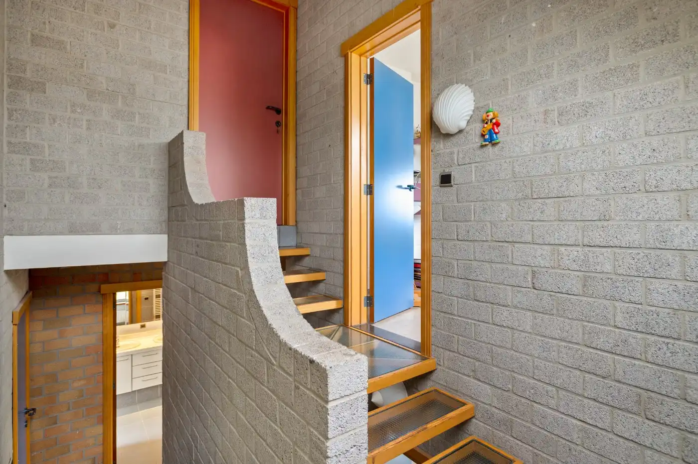 Vrijstaande architectenwoning met 5 slpk., atelier en dubbele garage op ruim perceel met zicht op de velden foto 24