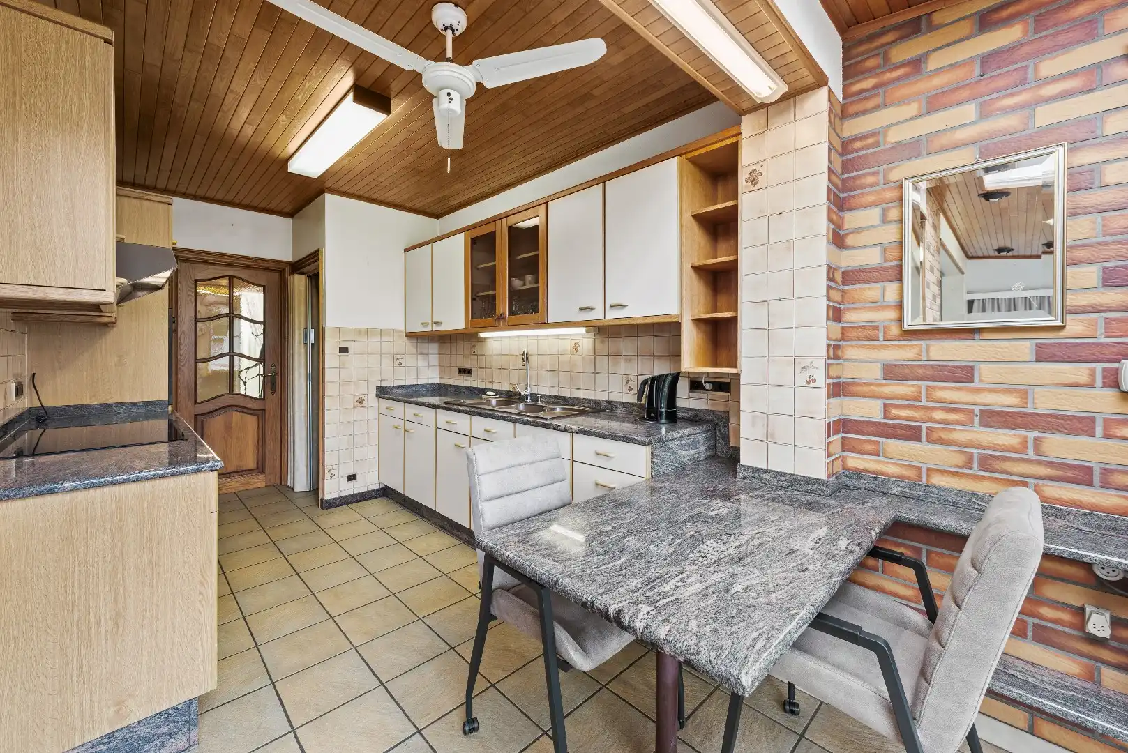 Open bebouwing op topligging met 3 slaapkamers en prachtige tuin foto 11