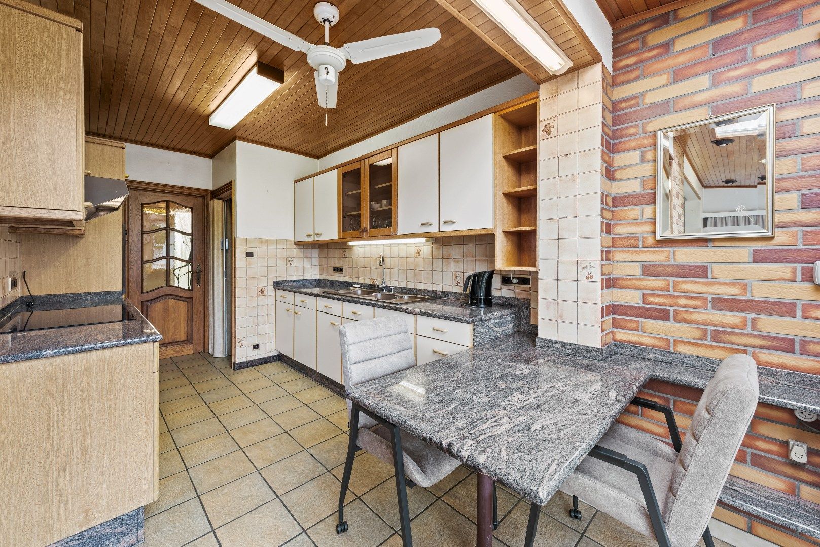 Open bebouwing op topligging met 3 slaapkamers en prachtige tuin foto 11