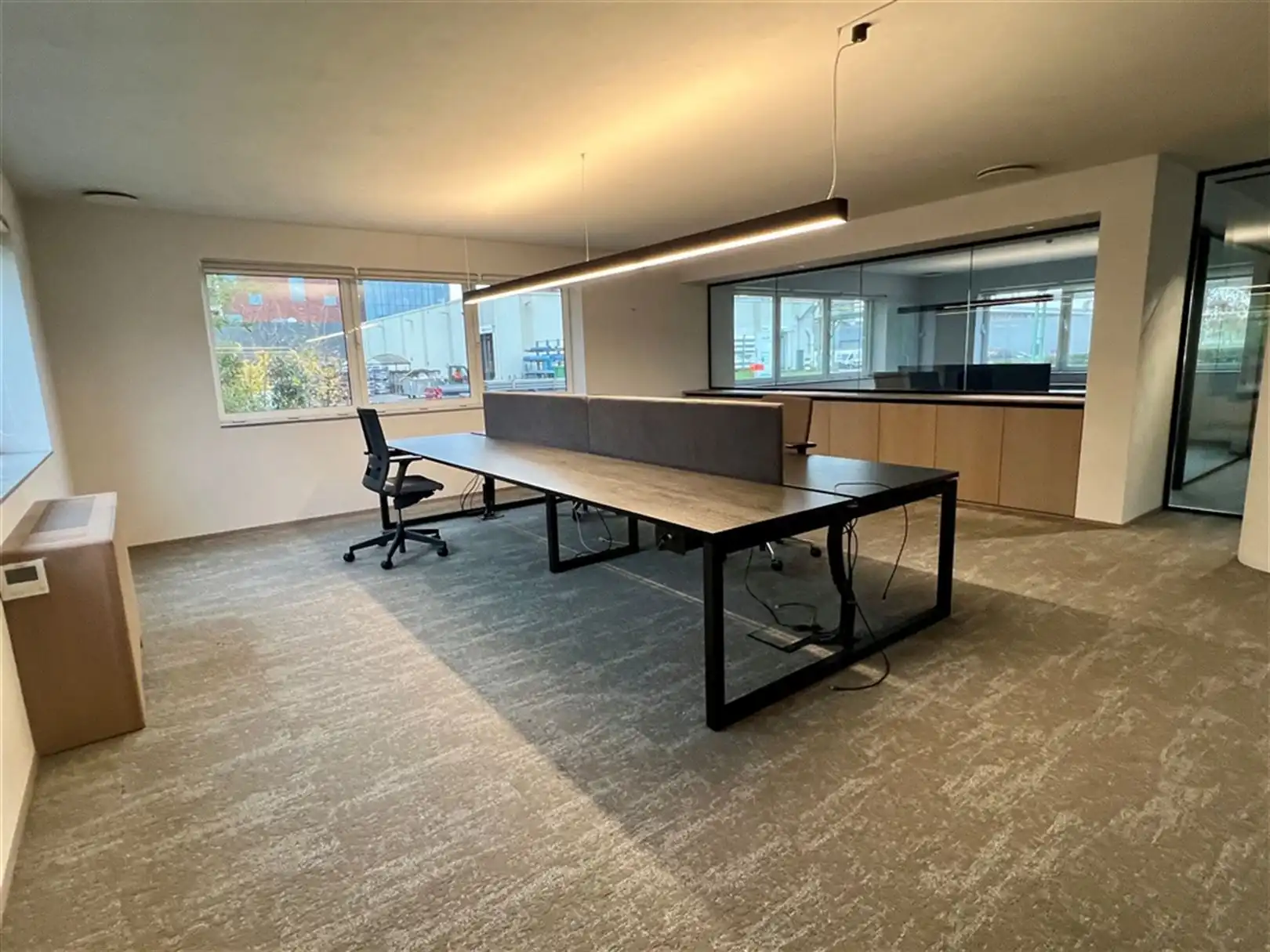 Kantoorgebouw van 1056  m² te huur in Zwijnaarde foto 12