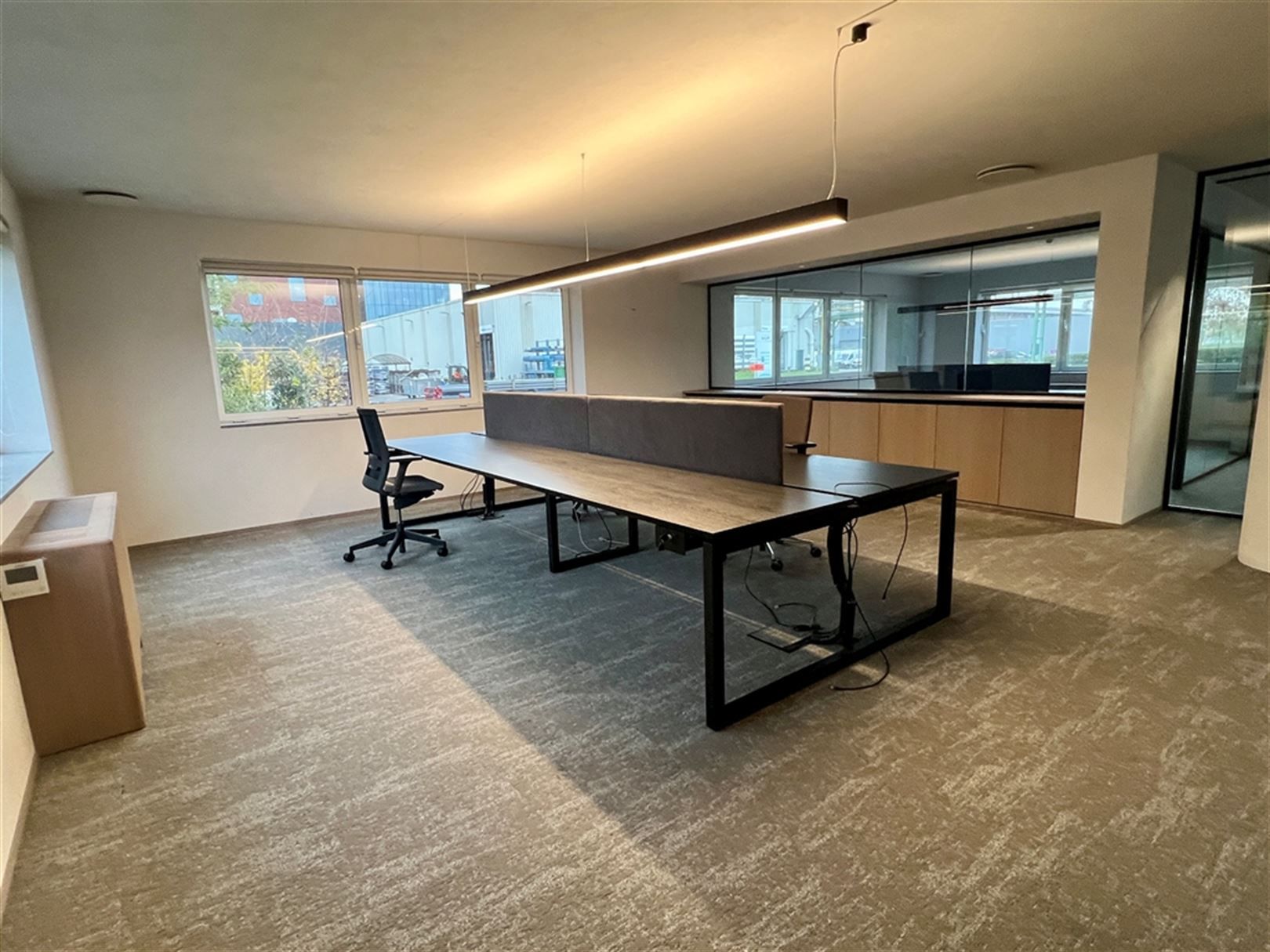 Kantoorgebouw van 1056  m² te huur in Zwijnaarde foto 12