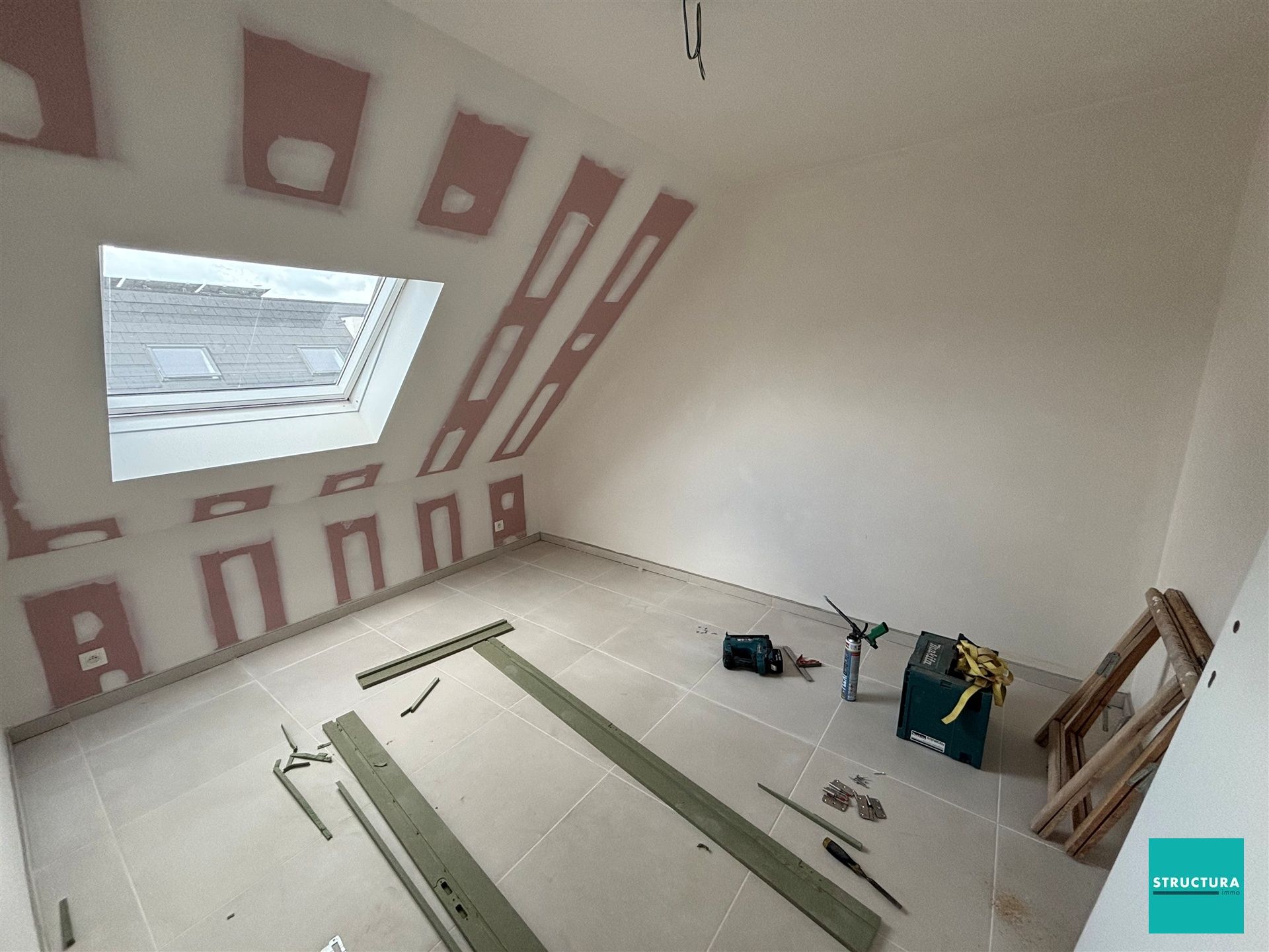 Appartement met 2 slaapkamers en 2 staanplaatsen in centrum Merchtem foto 8