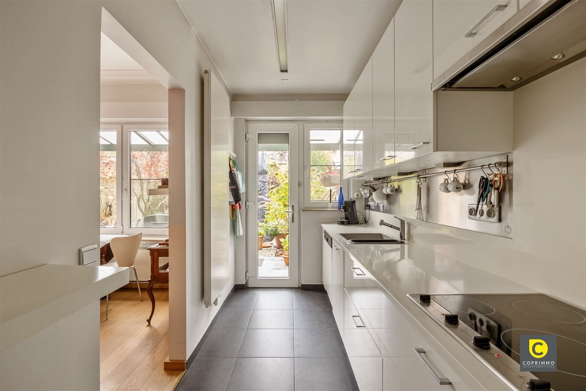 Gezellige woning met garage en tuin! foto 5