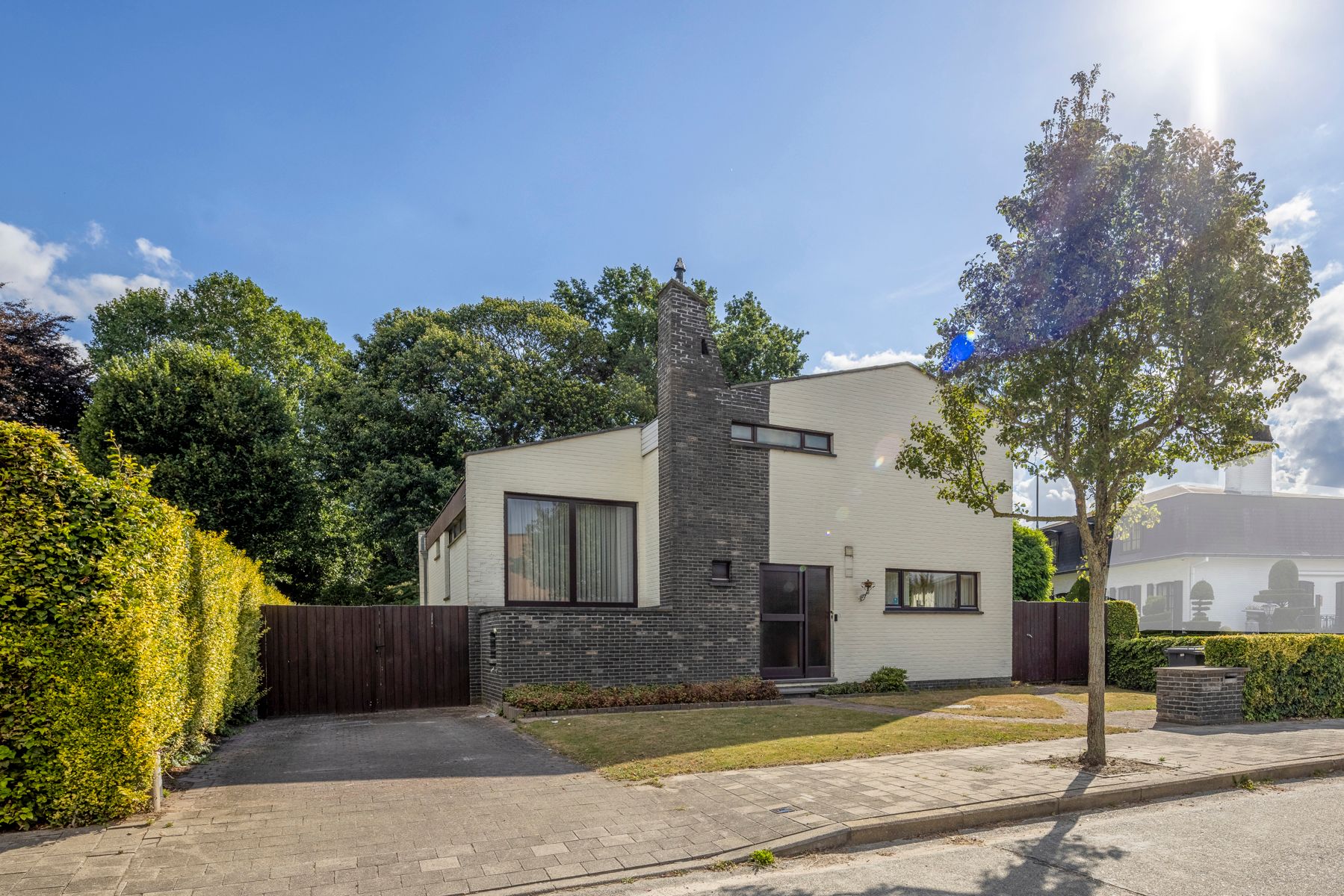 Villa met 4 slaapkamers, grote tuin en garage te koop! foto 29