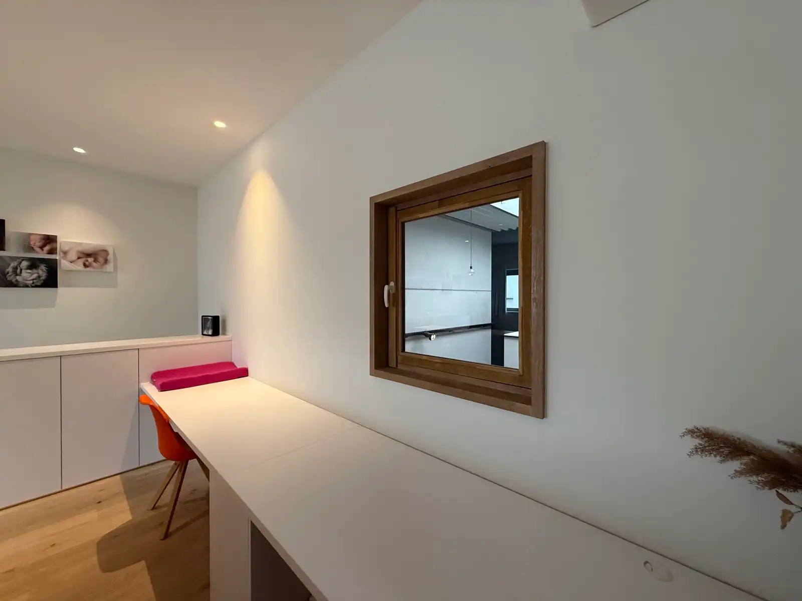 Perfect afgewerkt industriepand met kantoor en loods foto 15