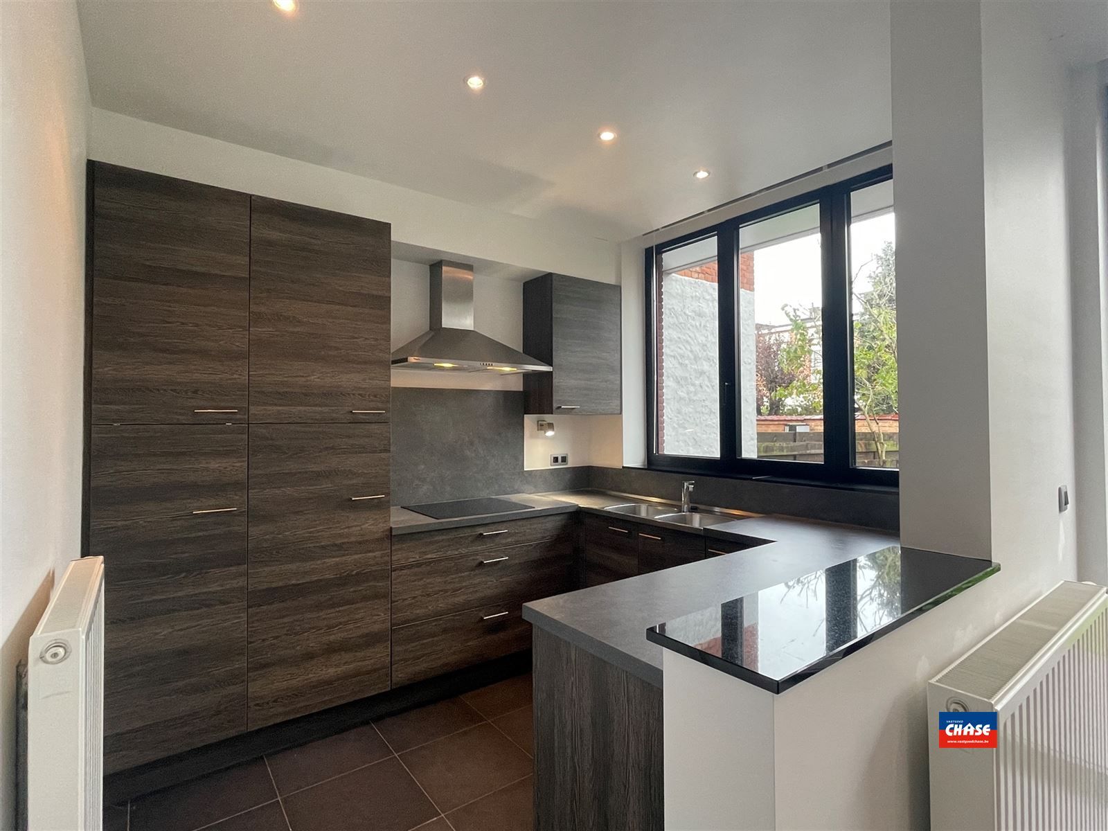 Gelijkvloersappartement met één slaapkamer, prachtige tuin en grote kelder foto 3