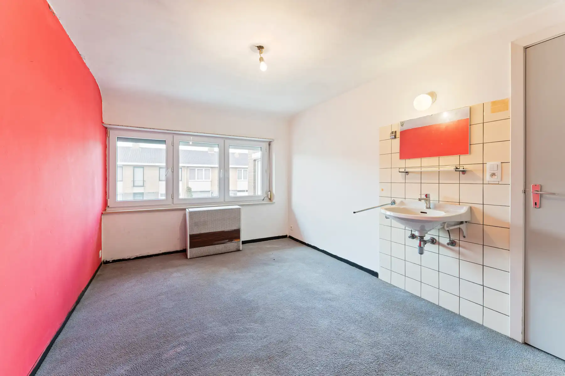 Lichtrijke woning met 4 slaapkamers, garage en verzorgde tuin. foto 16