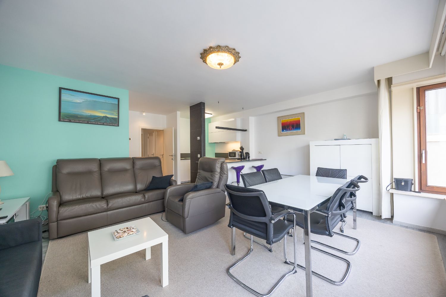 Instapklaar 2 slaapkamer-appartement met zijdelings zeezicht foto 4