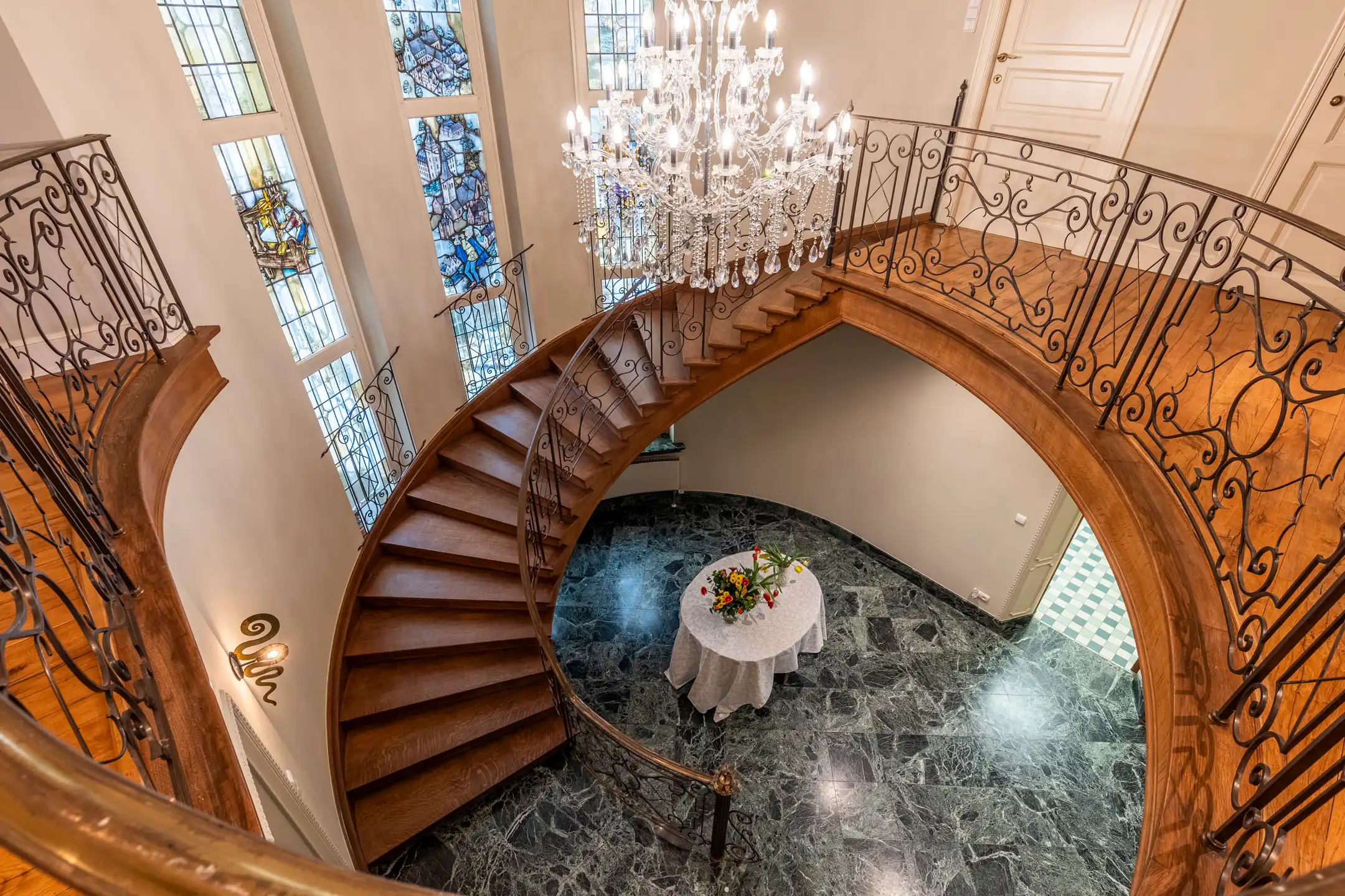 Villa met binnenzwembad en conciërgerie op riant perceel foto 12