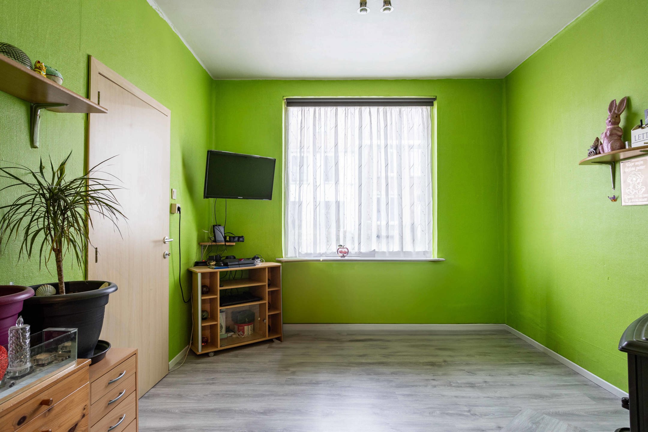 Instapklare rijwoning met garage op rustige locatie in Ronse foto 4