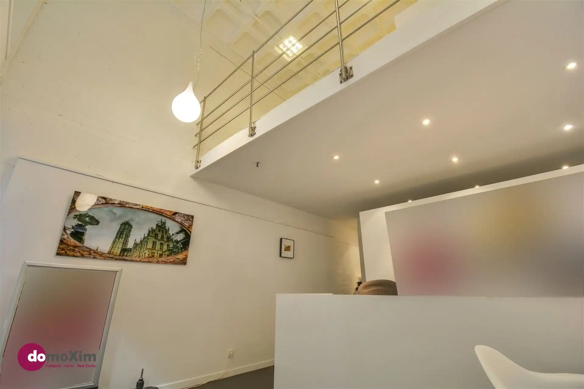 Centraal gelegen kantoor- of winkelruimte op de Bruul in Mechelen (optioneel met 1 parkeerplaats) foto 2