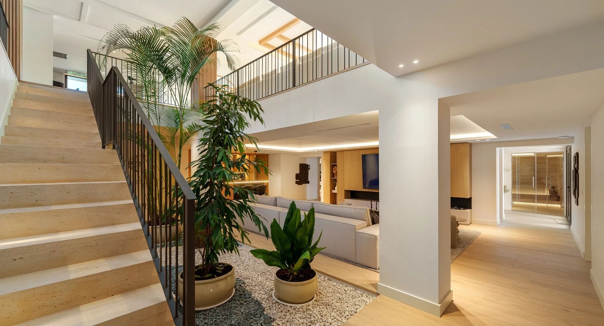 Pure perfectie in Nueva Andalucía: unieke villa met hoogwaardige afwerking foto 23