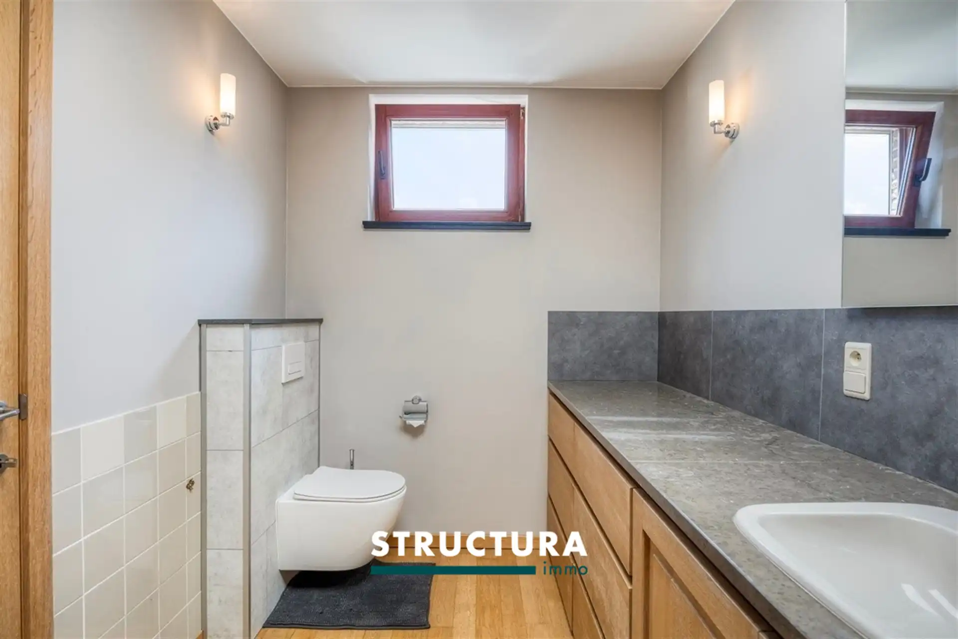 Prachtige woning met ruime loods foto 37