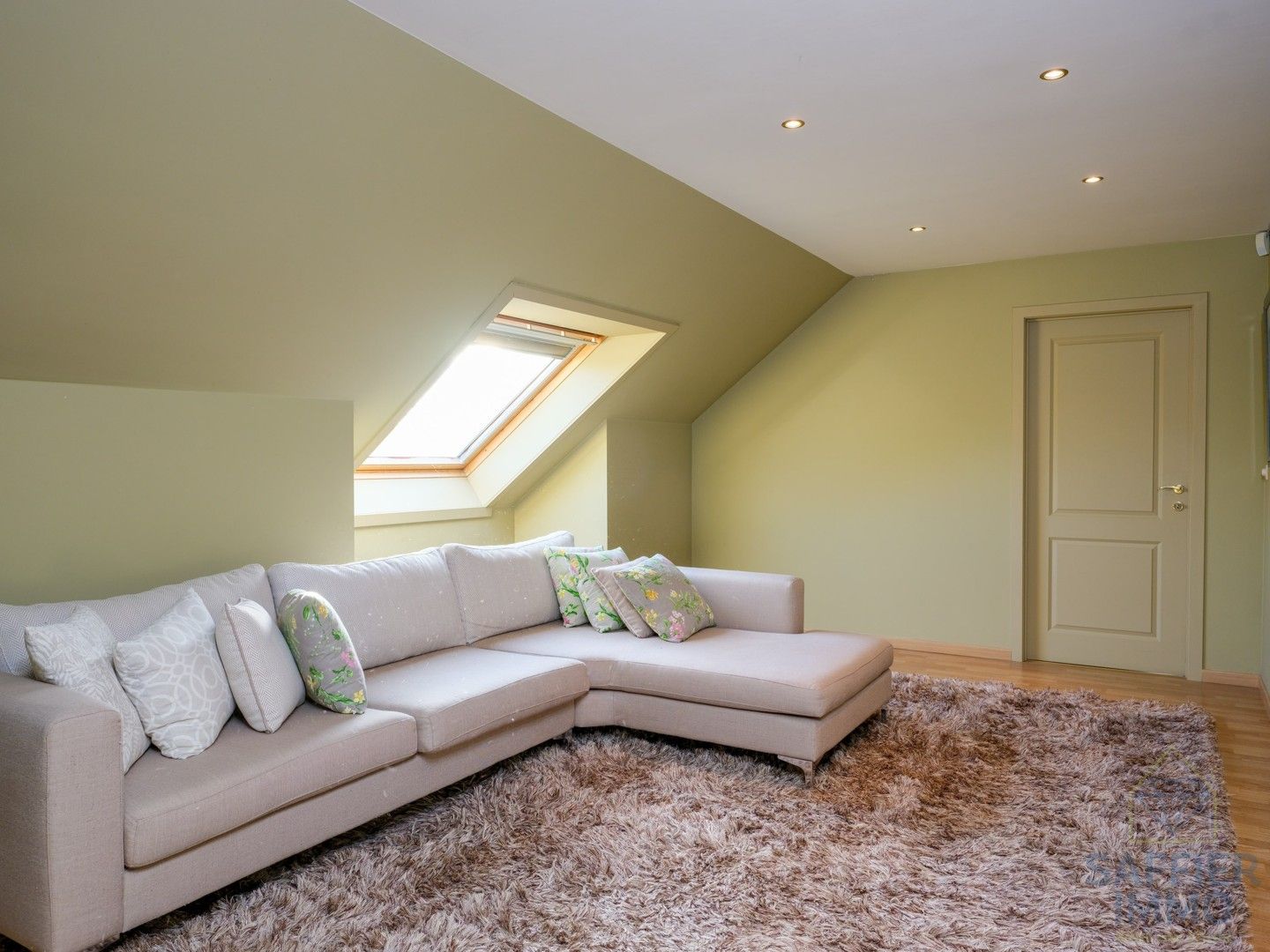 Ruim gebouw in amabachtzone met uitbreidingsmogelijkheden foto 18