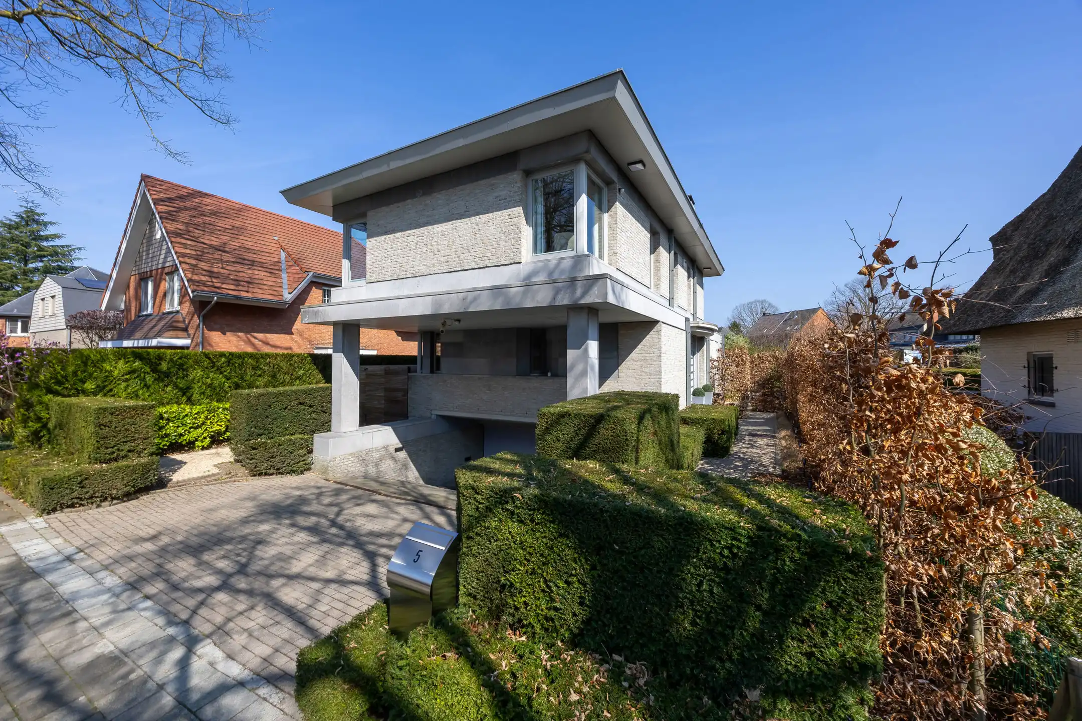 Prachtige architectenvilla op toplocatie te Mortsel foto {{pictureIndex}}