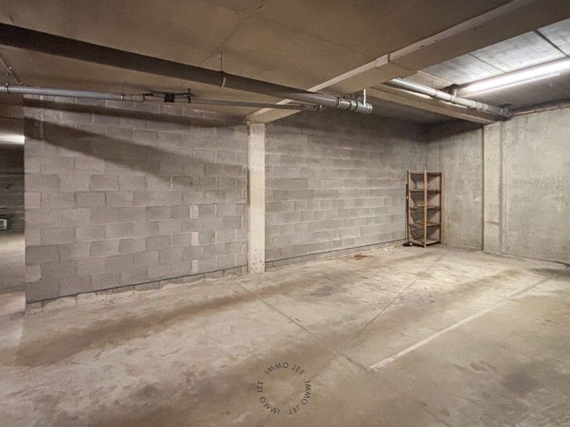 Instapklaar en lichtrijk appartement met staanplaats nabij centrum Beveren foto 17