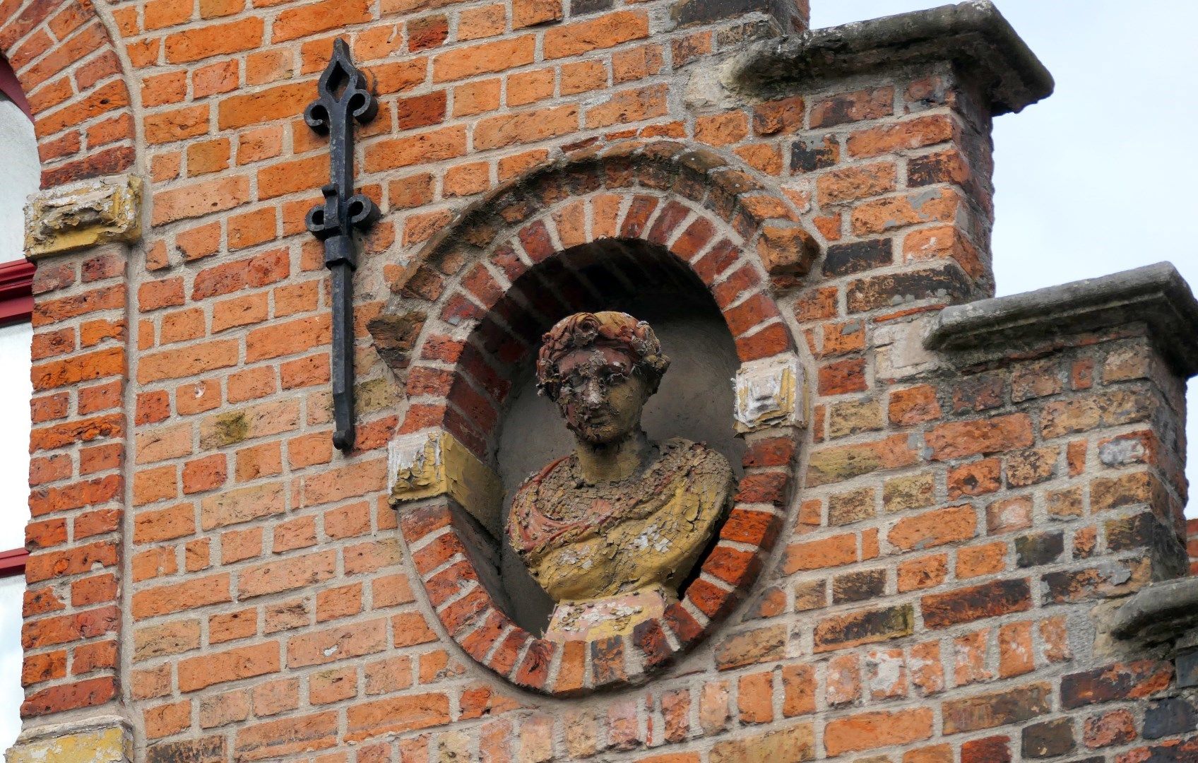 Karaktervol burgershuis gelegen aan de St-Jakobskerk in de historische stadskern  foto 26