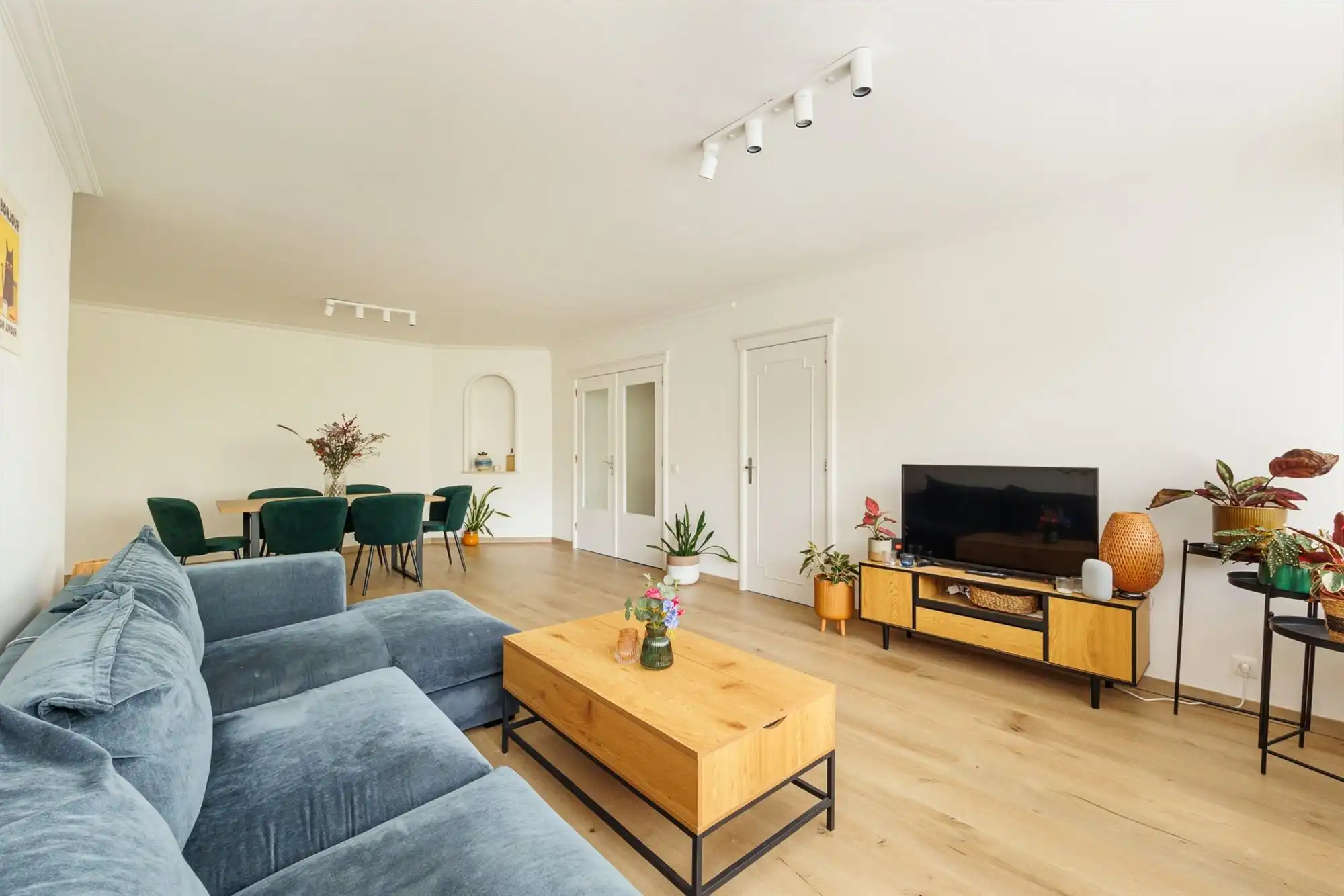 Gerenoveerd 2 Slaapkamer appartement met terras in Berchem foto 10