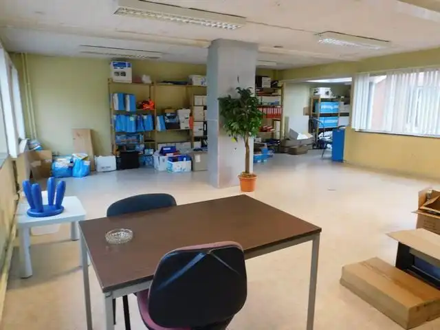 Ruim handelspand op ideale locatie foto 6