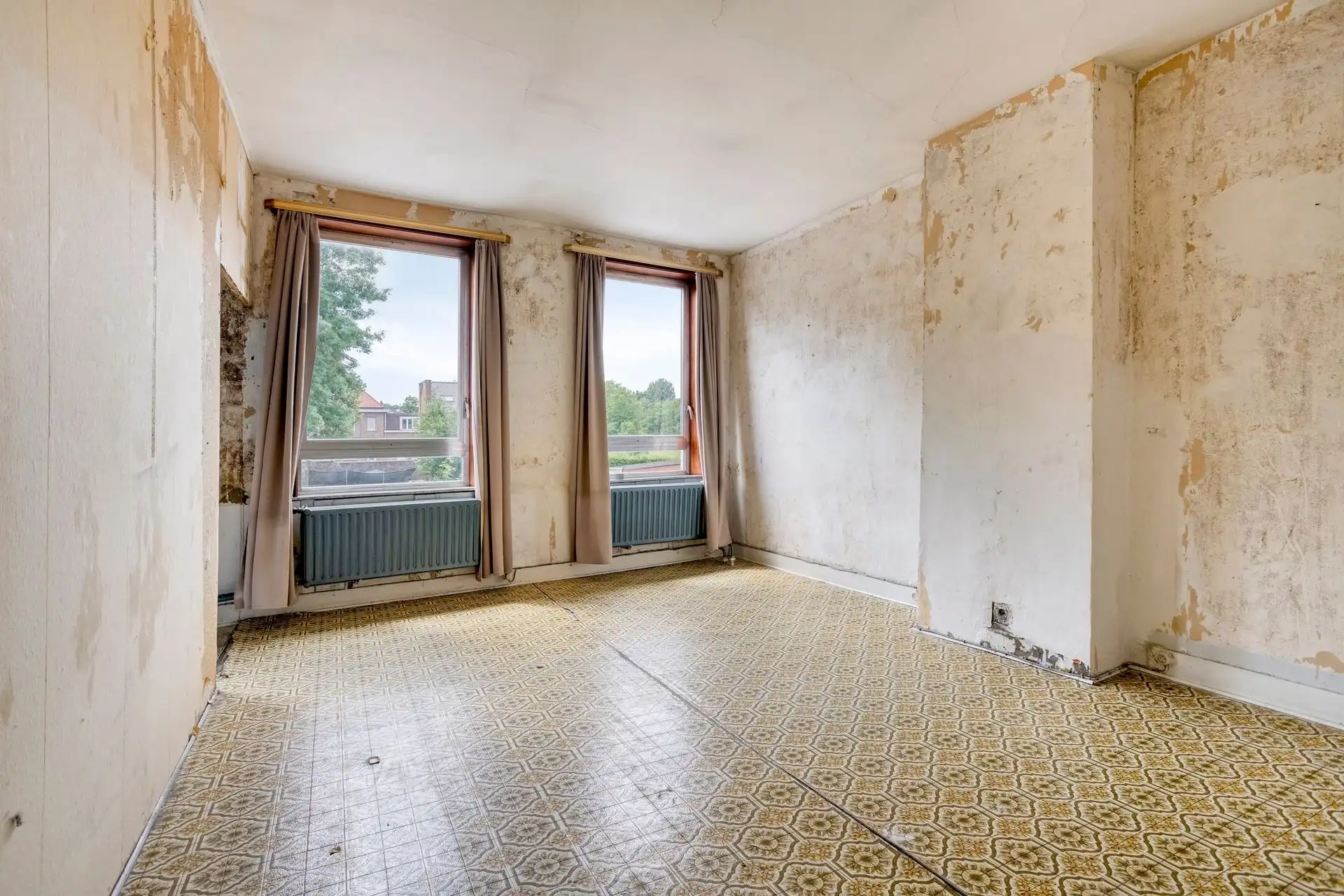 CENTRUM DWORP : groot atelier (+/-220m²) + woning op een perceel van 10are   foto 17