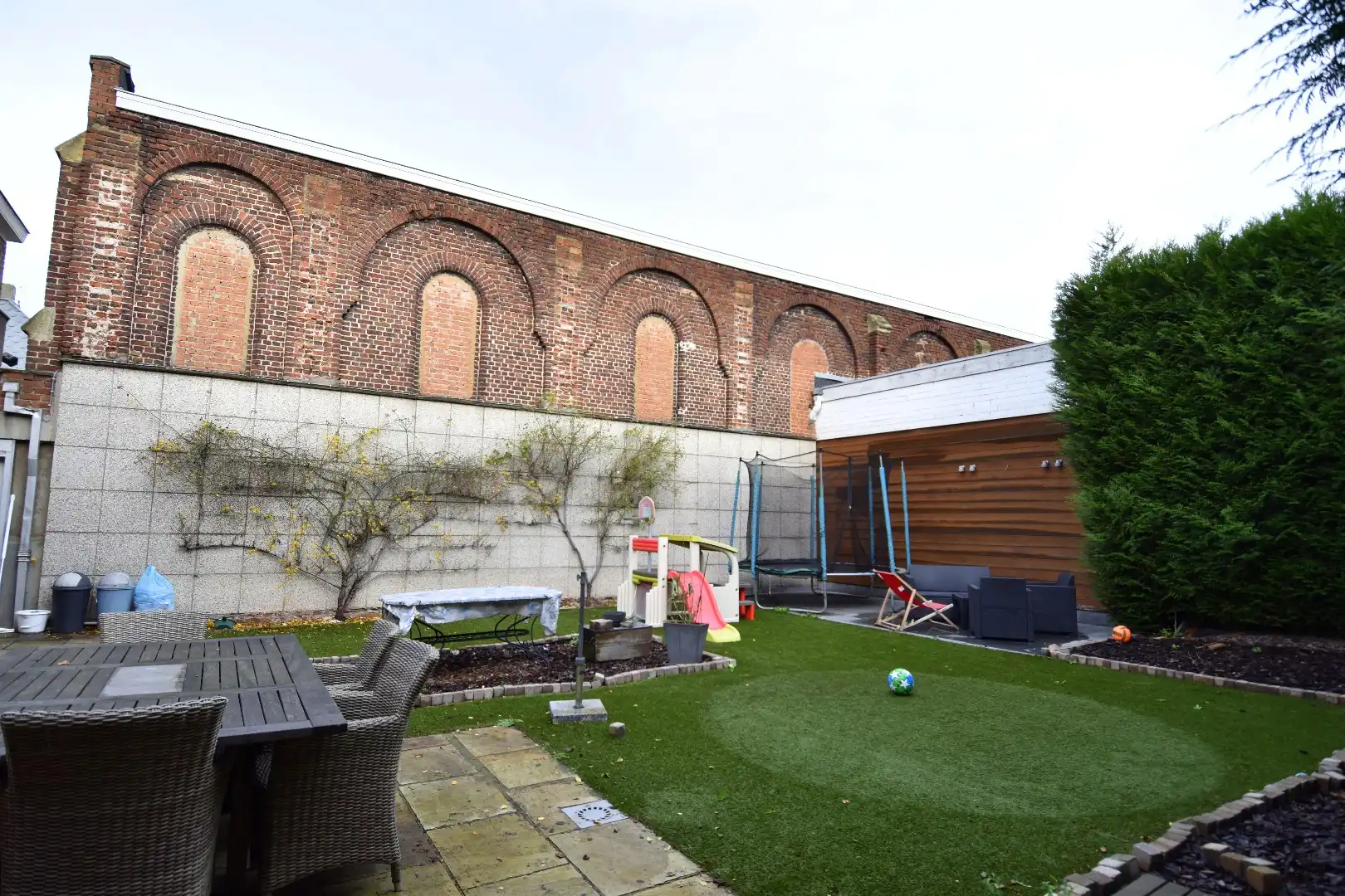 Ruime opslag- en bedrijfsruimtes van in totaal 1.459 m² op een perceel van 3.467 m²  met verzorgde gezinswoning in Bissegem foto 25