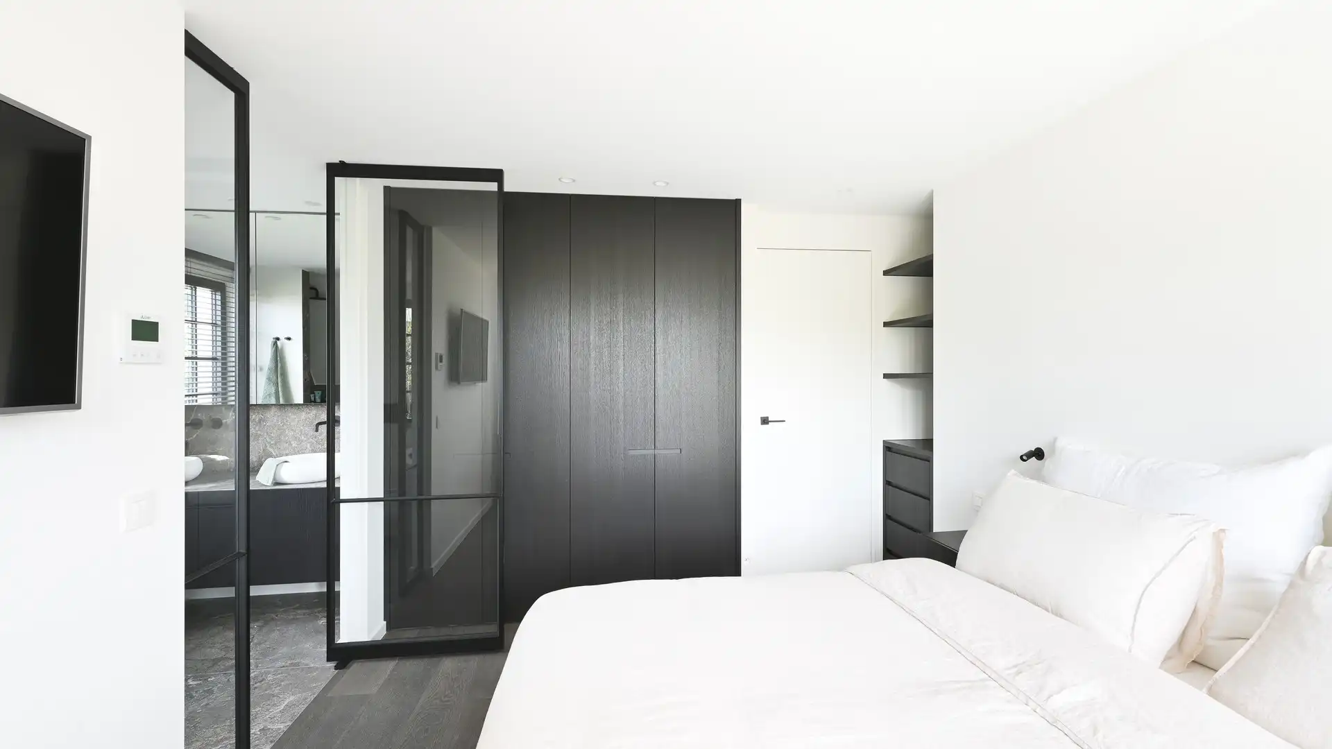Alleenstaande villa uitzonderlijk rustig gelegen in een groene omgeving, aan de rand van het Zoute vlakbij de Kalfsmolen en de Graaf Jansdijk. foto 19
