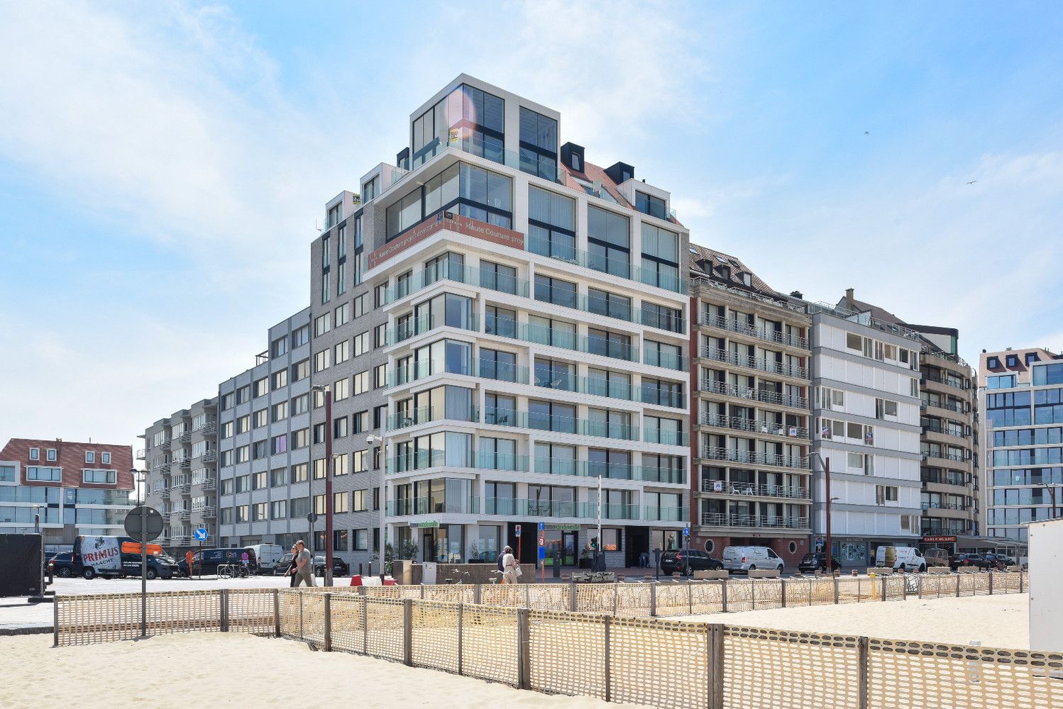Zeer goed gelegen appartement met breed zijdelings zeezicht foto {{pictureIndex}}