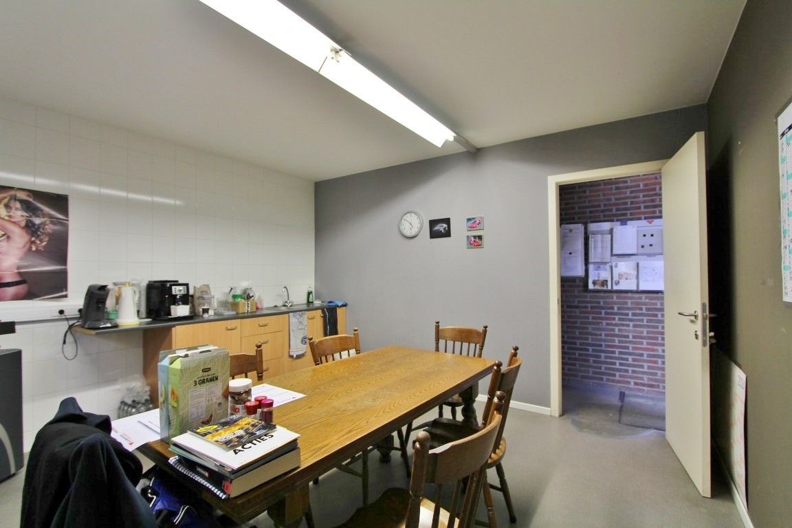 Ruim handelspand met magazijn op toplocatie foto 19